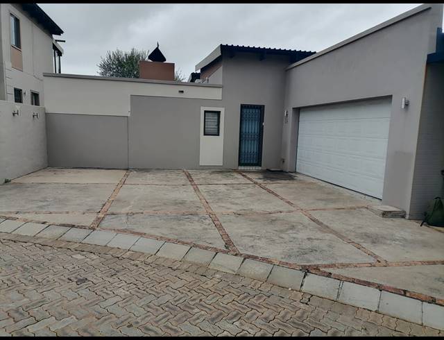 3 BEDROOM HOUSE FOR SALE IN GEELHOUTPARK